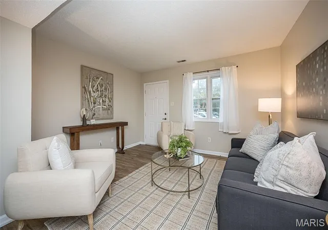 Photo 4 of Townhouse for sale at 1435 Oriole Pl, Saint Louis, MO 63144 | MLS# MIS26066127 | Listing updated on 2026-10-20