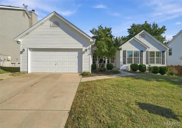 Photo 1 of Sale Pending at 884 Chestnut Oak Dr, Saint Charles, MO 63303 | MLS# MIS26066135 | Listing updated on 2026-10-27