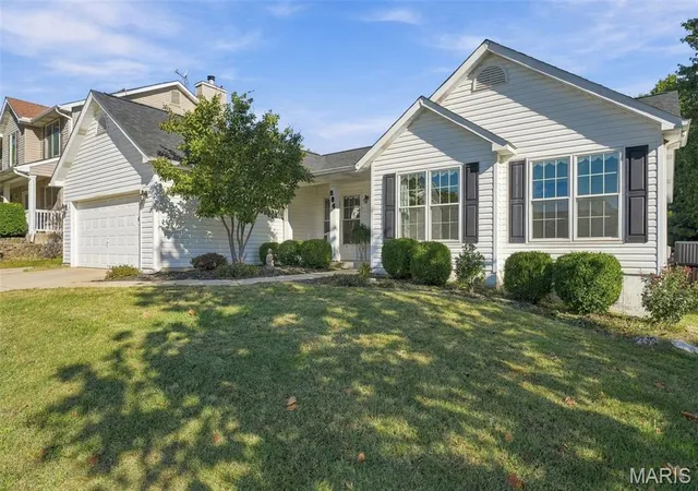Photo 1 of Sale Pending at 884 Chestnut Oak Dr, Saint Charles, MO 63303 | MLS# MIS26066135 | Listing updated on 2026-10-27