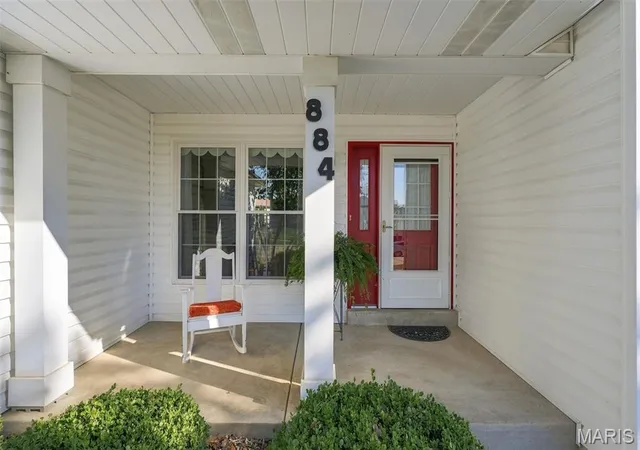 Photo 2 of Sale Pending at 884 Chestnut Oak Dr, Saint Charles, MO 63303 | MLS# MIS26066135 | Listing updated on 2026-10-27