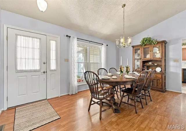 Photo 3 of Sale Pending at 884 Chestnut Oak Dr, Saint Charles, MO 63303 | MLS# MIS26066135 | Listing updated on 2026-10-27