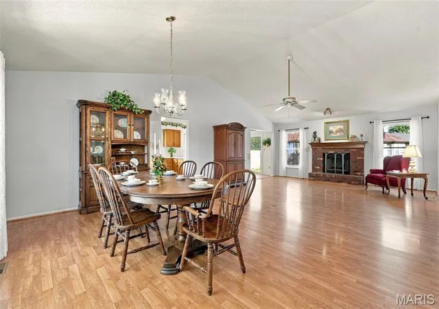 Photo 4 of Sale Pending at 884 Chestnut Oak Dr, Saint Charles, MO 63303 | MLS# MIS26066135 | Listing updated on 2026-10-27