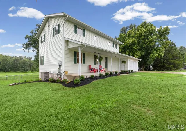Photo 3 of House for sale at 2404 Stoney Brk Dr, O Fallon, MO 63368 | MLS# MIS26066141 | Listing updated on 2026-10-19