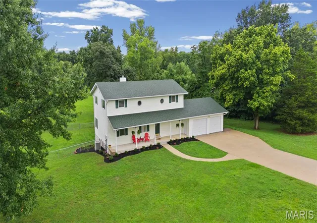 Photo 4 of House for sale at 2404 Stoney Brk Dr, O Fallon, MO 63368 | MLS# MIS26066141 | Listing updated on 2026-10-19