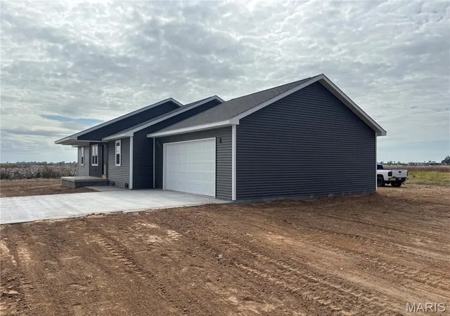Photo 2 of Single family home for sale at 29 Byrd Dr, Sikeston, MO 63801 | MLS# MIS26066143 | Listing updated on 2026-10-15