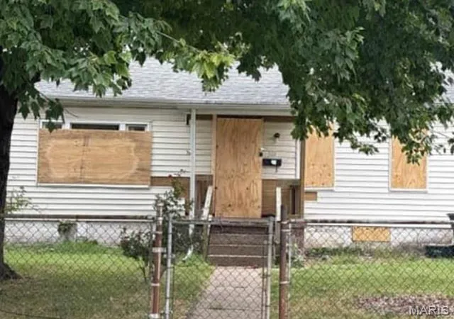 Photo 1 of Single family home for sale at 901 Alton Ave, Madison, IL 62060 | MLS# MIS26066151 | Listing updated on 2026-10-14