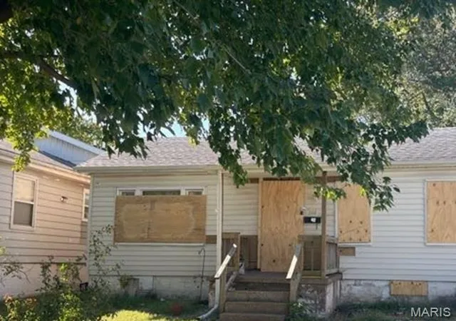 Photo 3 of Single family home for sale at 901 Alton Ave, Madison, IL 62060 | MLS# MIS26066151 | Listing updated on 2026-10-14