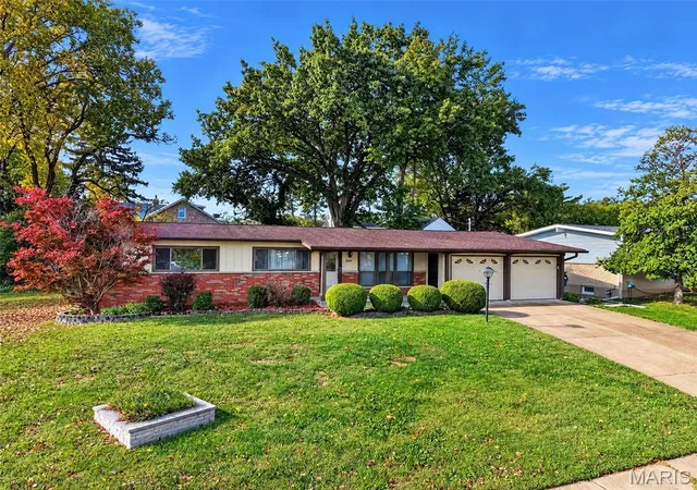 Photo 3 of Single family home for sale at 1200 Coronation Dr, Saint Louis, MO 63125 | MLS# MIS26066152 | Listing updated on 2026-10-18