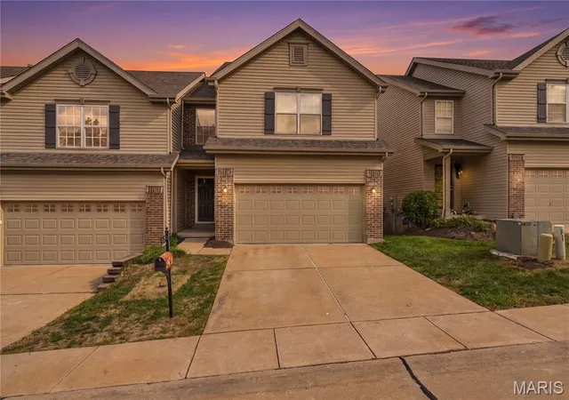 Photo 3 of Townhouse for sale at 1415 Bodmin Ct, Saint Louis, MO 63129 | MLS# MIS26066164 | Listing updated on 2026-10-19