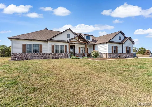 Photo 3 of Single family home for sale at 3637 G Rd, Fults, IL 62244 | MLS# MIS26066170 | Listing updated on 2026-10-27