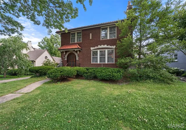 Photo 1 of Single family home for sale at 7430 Byron Pl, Saint Louis, MO 63105 | MLS# MIS26066174 | Listing updated on 2026-10-19