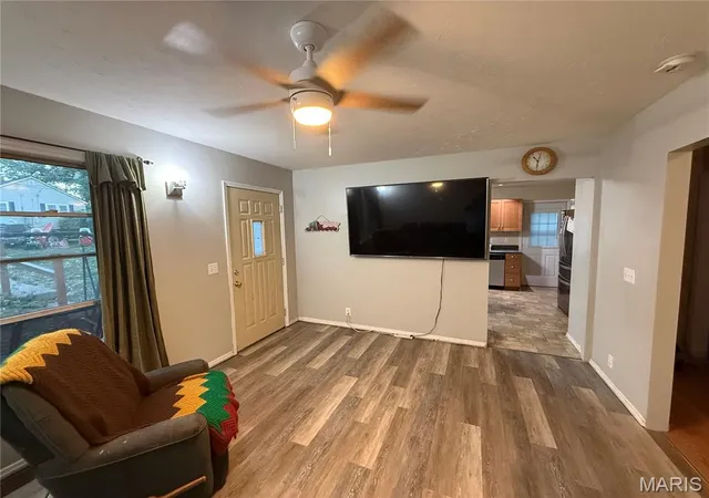 Photo 3 of Single family home for sale at 2306 Valleyview Dr, Alton, IL 62002 | MLS# MIS26066176 | Listing updated on 2026-10-19