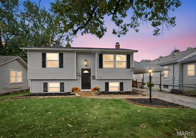 Photo 2 of Single family home for sale at 2318 Birch St, Alton, IL 62002 | MLS# MIS26066182 | Listing updated on 2026-10-19