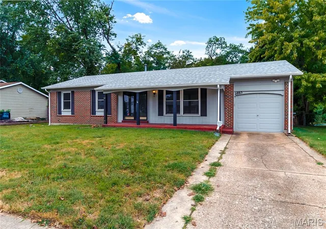 Photo 2 of Single family home for sale at 2865 Heatherton Dr, Florissant, MO 63033 | MLS# MIS26066195 | Listing updated on 2026-10-21
