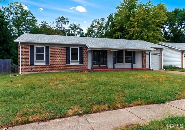 Photo 3 of Single family home for sale at 2865 Heatherton Dr, Florissant, MO 63033 | MLS# MIS26066195 | Listing updated on 2026-10-21