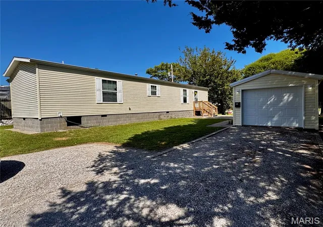 Photo 1 of Manufactured home for sale at 909 Veterans St, Red Bud, IL 62278 | MLS# MIS26066202 | Listing updated on 2026-10-22