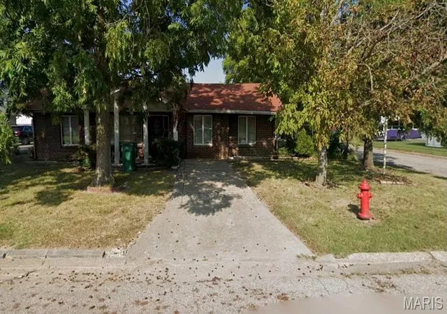Photo 1 of Sale Pending at 5127 Sterling Ave, East Saint Louis, IL 62207 | MLS# MIS26066204 | Listing updated on 2026-10-16
