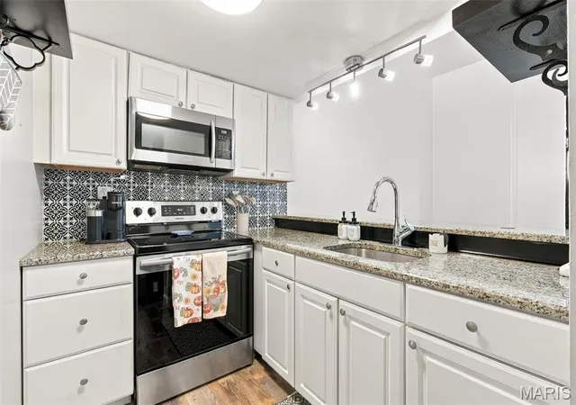 Photo 3 of Condo for sale at 9718 Raintree Village Dr #3D, Hillsboro, MO 63050 | MLS# MIS26066205 | Listing updated on 2026-10-19