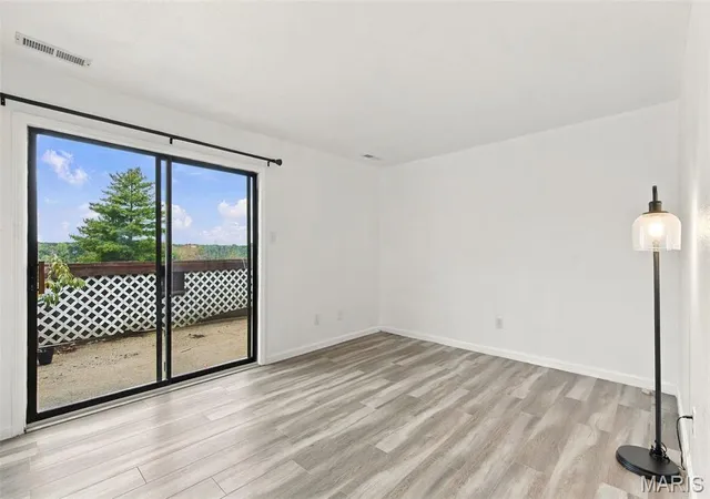 Listing Photo 4 - Condo for sale in building located at 9718 Raintree Vlg Dr, Hillsboro, MO 63050 - Unit #3D