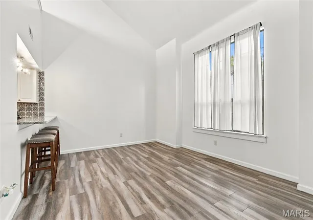 Listing Photo 5 - Condo for sale in building located at 9718 Raintree Vlg Dr, Hillsboro, MO 63050 - Unit #3D