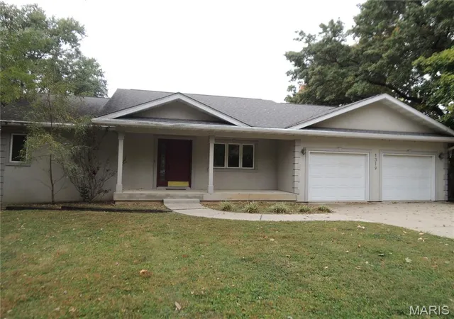 Single family home for sale at 1319 Lake Shore Dr, Greenville, IL 62246 | MLS# MIS26066207
