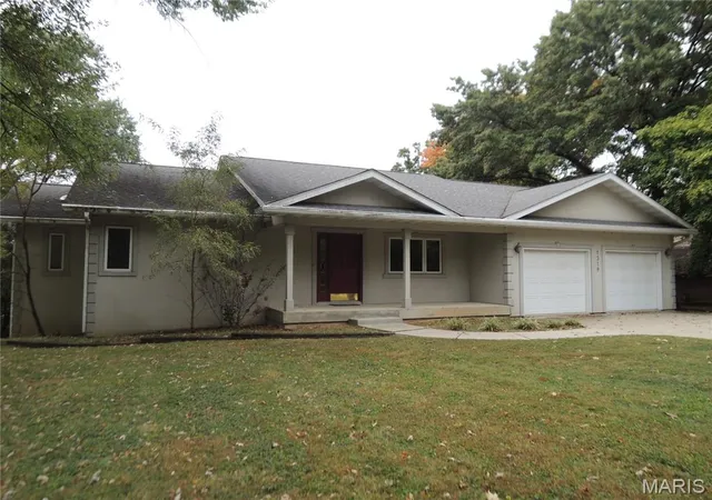 Photo 1 of Single family home for sale at 1319 Lake Shore Dr, Greenville, IL 62246 | MLS# MIS26066207 | Listing updated on 2026-10-16