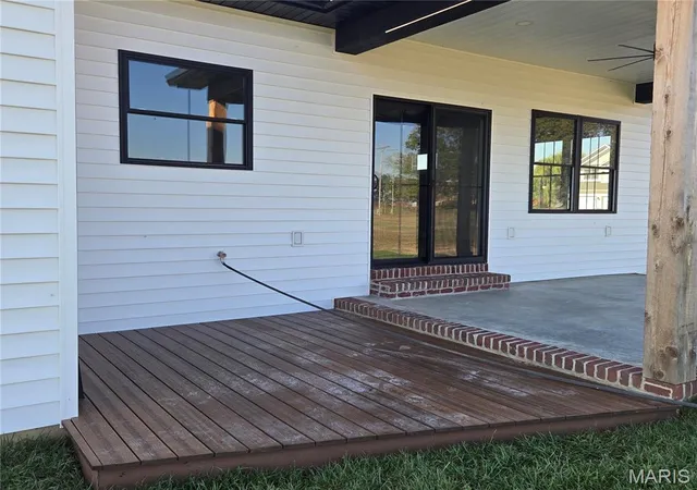 Photo 2 of Single family home for sale at 16617 Pembrooke Ct, Carlyle, IL 62231 | MLS# MIS26066208 | Listing updated on 2026-10-26