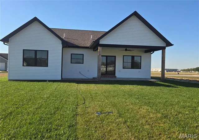 Photo 3 of Single family home for sale at 16617 Pembrooke Ct, Carlyle, IL 62231 | MLS# MIS26066208 | Listing updated on 2026-10-26