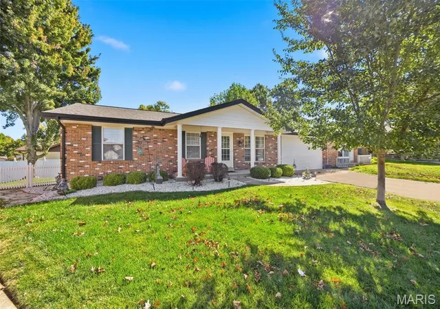 Photo 1 of Single family home for sale at 5858 Hunterbrook Ct, Saint Louis, MO 63129 | MLS# MIS26066221 | Listing updated on 2026-10-22