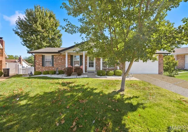 Photo 3 of Single family home for sale at 5858 Hunterbrook Ct, Saint Louis, MO 63129 | MLS# MIS26066221 | Listing updated on 2026-10-22