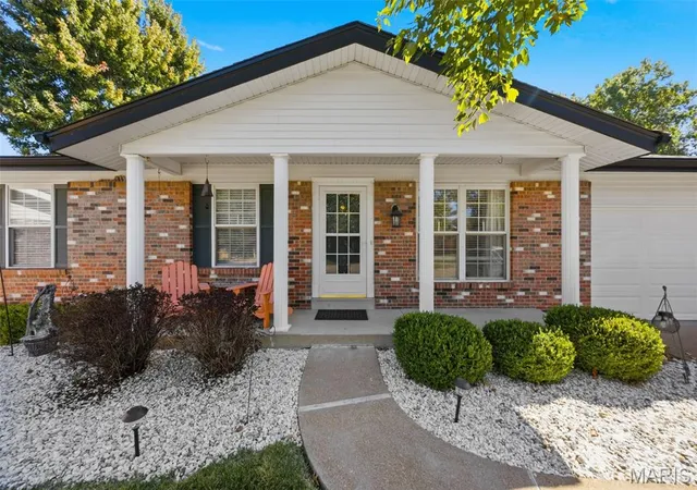 Photo 4 of Single family home for sale at 5858 Hunterbrook Ct, Saint Louis, MO 63129 | MLS# MIS26066221 | Listing updated on 2026-10-22
