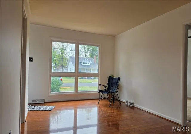 Photo 3 of Single family home for sale at 909 N Franklin St, Litchfield, IL 62056 | MLS# MIS26066222 | Listing updated on 2026-10-23