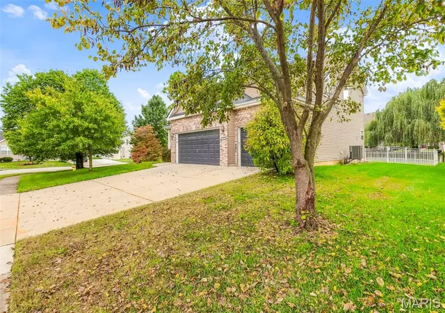 Photo 3 of Single family home for sale at 3615 Scotsdale Dr, Belleville, IL 62226 | MLS# MIS26066225 | Listing updated on 2026-10-19
