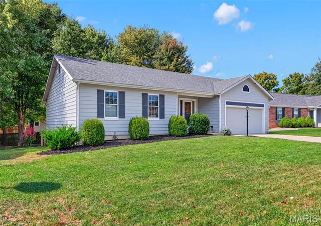 Photo 3 of Single family home for sale at 120 Oak Valley Dr, Saint Peters, MO 63376 | MLS# MIS26066229 | Listing updated on 2026-10-19