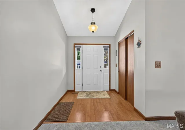 Photo 3 of Single family home for sale at 120 Oak Valley Dr, Saint Peters, MO 63376 | MLS# MIS26066229 | Listing updated on 2026-10-19