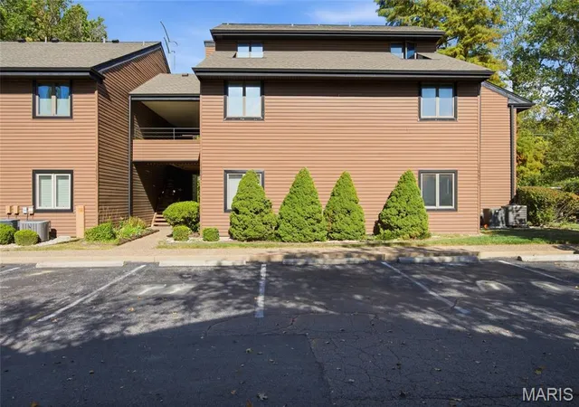 Photo 1 of Condo for sale at 13807 Amiot Dr #C, Saint Louis, MO 63146 | MLS# MIS26066230 | Listing updated on 2026-10-15