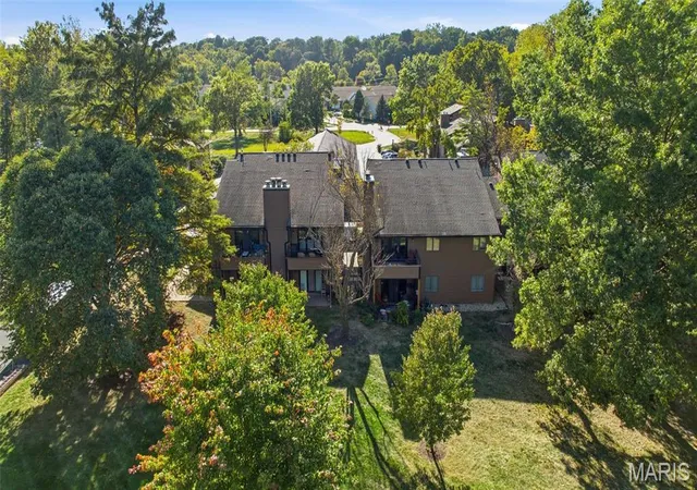 Listing Photo 1 - Condo for sale in building located at 13807 Amiot Dr, Saint Louis, MO 63146 - Unit #C