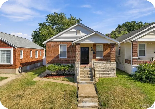 Photo 1 of Single family home for sale at 4151 Quincy St, Saint Louis, MO 63116 | MLS# MIS26066232 | Listing updated on 2026-10-19