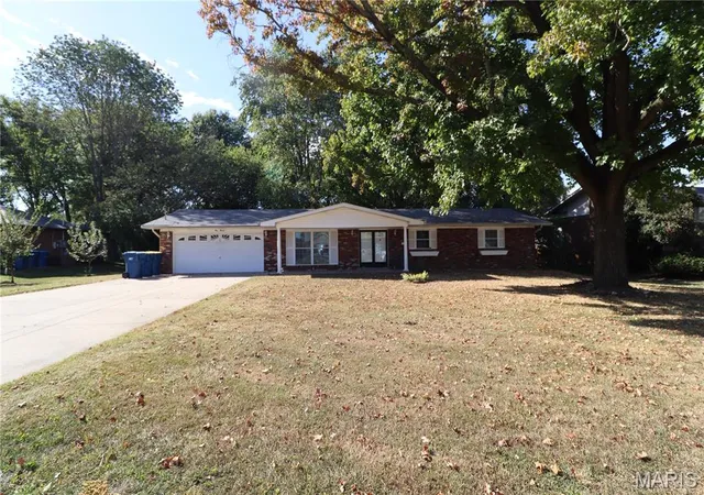Photo 1 of Single family home for sale at 313 Louise Dr, Collinsville, IL 62234 | MLS# MIS26066234 | Listing updated on 2026-10-15