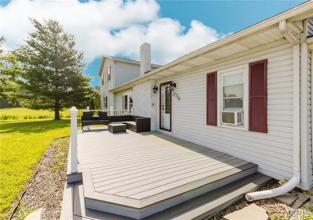 Photo 3 of Sale Pending at 21710 State Route 15, Nashville, IL 62263 | MLS# MIS26066236 | Listing updated on 2026-10-15