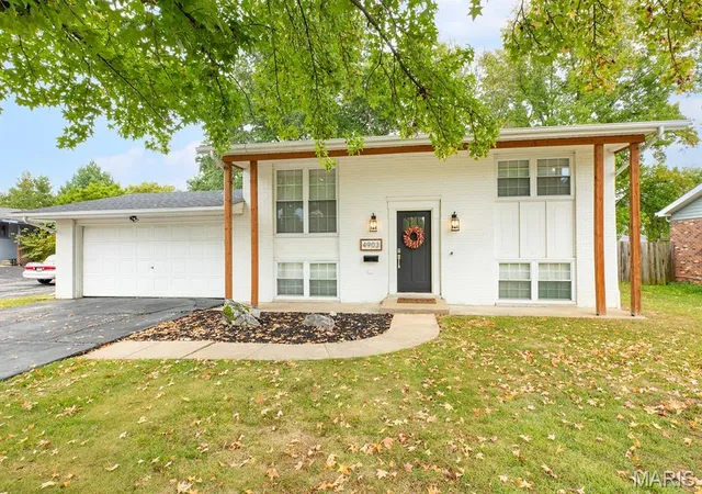 Photo 3 of Single family home for sale at 4903 Cinderella Dr, Alton, IL 62002 | MLS# MIS26066242 | Listing updated on 2026-10-15