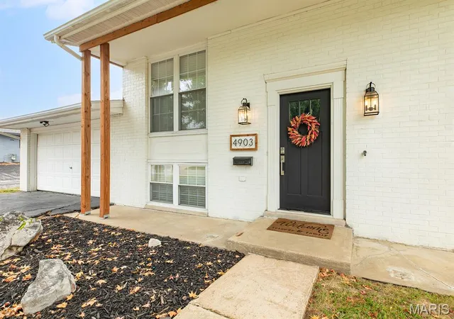 Photo 4 of Single family home for sale at 4903 Cinderella Dr, Alton, IL 62002 | MLS# MIS26066242 | Listing updated on 2026-10-15