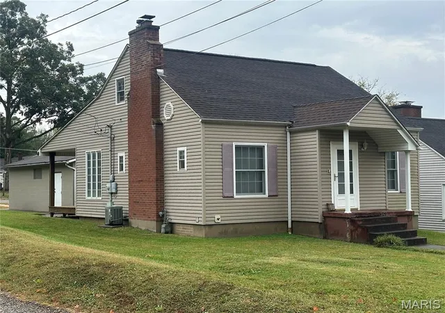 Single family home for sale at 1831 Good Hope St, Cape Girardeau, MO 63703 | MLS# MIS26066243