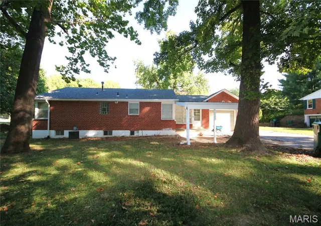 Photo 1 of Single family home for sale at 90 Green Acres Rd, Saint Louis, MO 63137 | MLS# MIS26066244 | Listing updated on 2026-10-20
