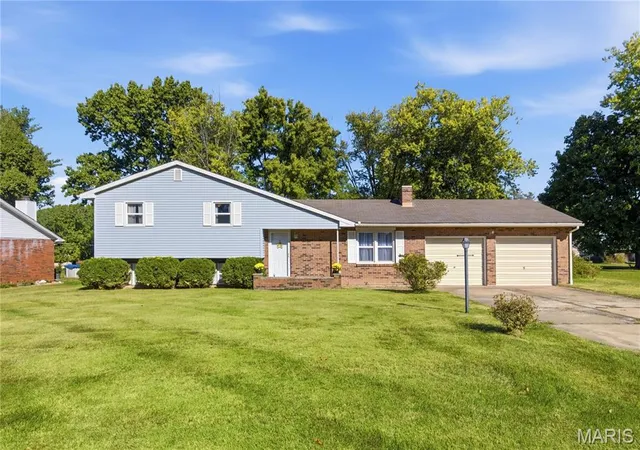 Photo 1 of Sale Pending at 103 Rolling Meadows Dr, Godfrey, IL 62035 | MLS# MIS26066247 | Listing updated on 2026-10-22