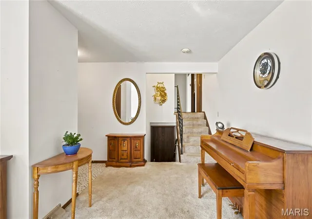 Photo 4 of Sale Pending at 103 Rolling Meadows Dr, Godfrey, IL 62035 | MLS# MIS26066247 | Listing updated on 2026-10-22