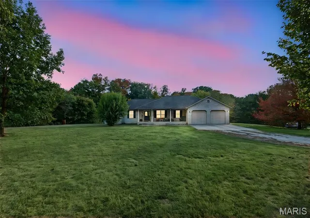 Photo 1 of Single family home for sale at 1416 Hidden Acres Ln, Highland, IL 62249 | MLS# MIS26066252 | Listing updated on 2026-10-14
