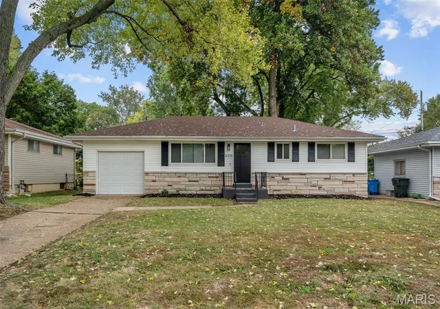 Photo 2 of Sale Pending at 455 Myrtle Dr, Florissant, MO 63031 | MLS# MIS26066254 | Listing updated on 2026-10-20
