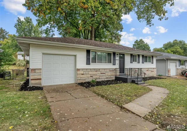 Photo 3 of Sale Pending at 455 Myrtle Dr, Florissant, MO 63031 | MLS# MIS26066254 | Listing updated on 2026-10-20