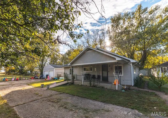 Single family home for sale at 730 W Washington St, Saint James, MO 65559 | MLS# MIS26066264 | Listing updated on 2026-10-21